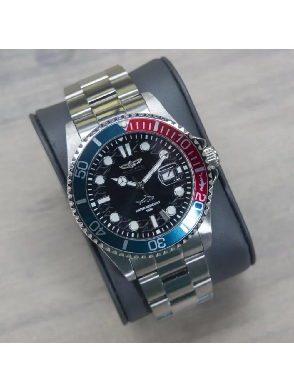 Stylish Men's Pro Diver Quartz Watch - Water Resistant, Sporty Design, Durable